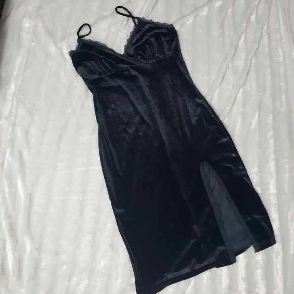 BLACK CRUSHED VELVET LACE LINED FORM FITTING DRESS! - Picture 8 of 14